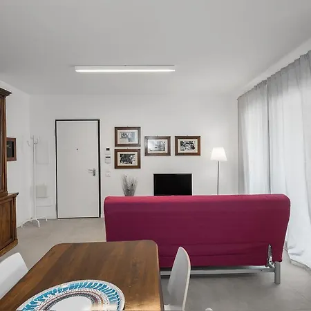 Flats4Rent Corona Apartment